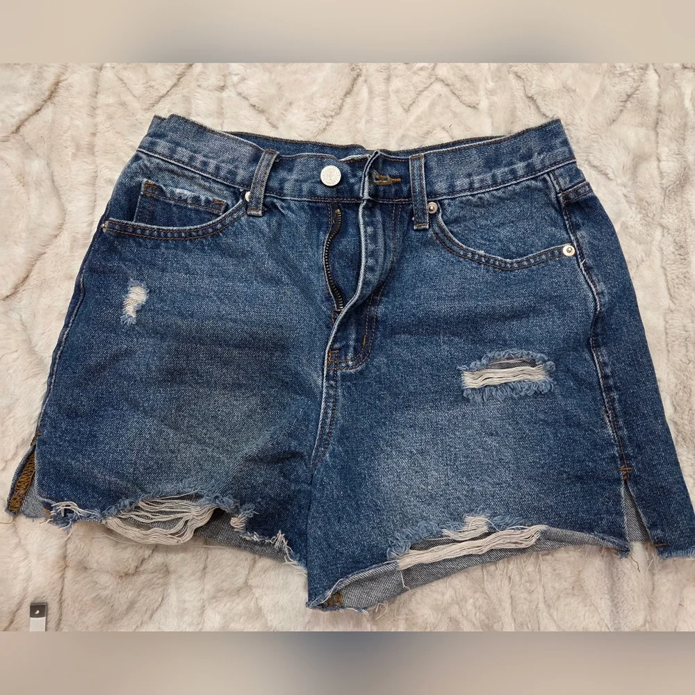 Trendy Blue Denim Distressed Women Shorts- Refrain LA‎ Size 3/26 Festival Shorts